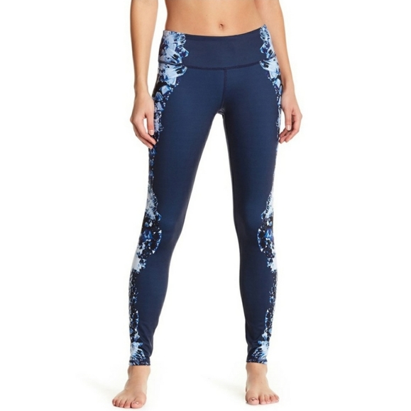 ALO Yoga Pants - NWT Airbrush Legging in Dark Krystal Sky